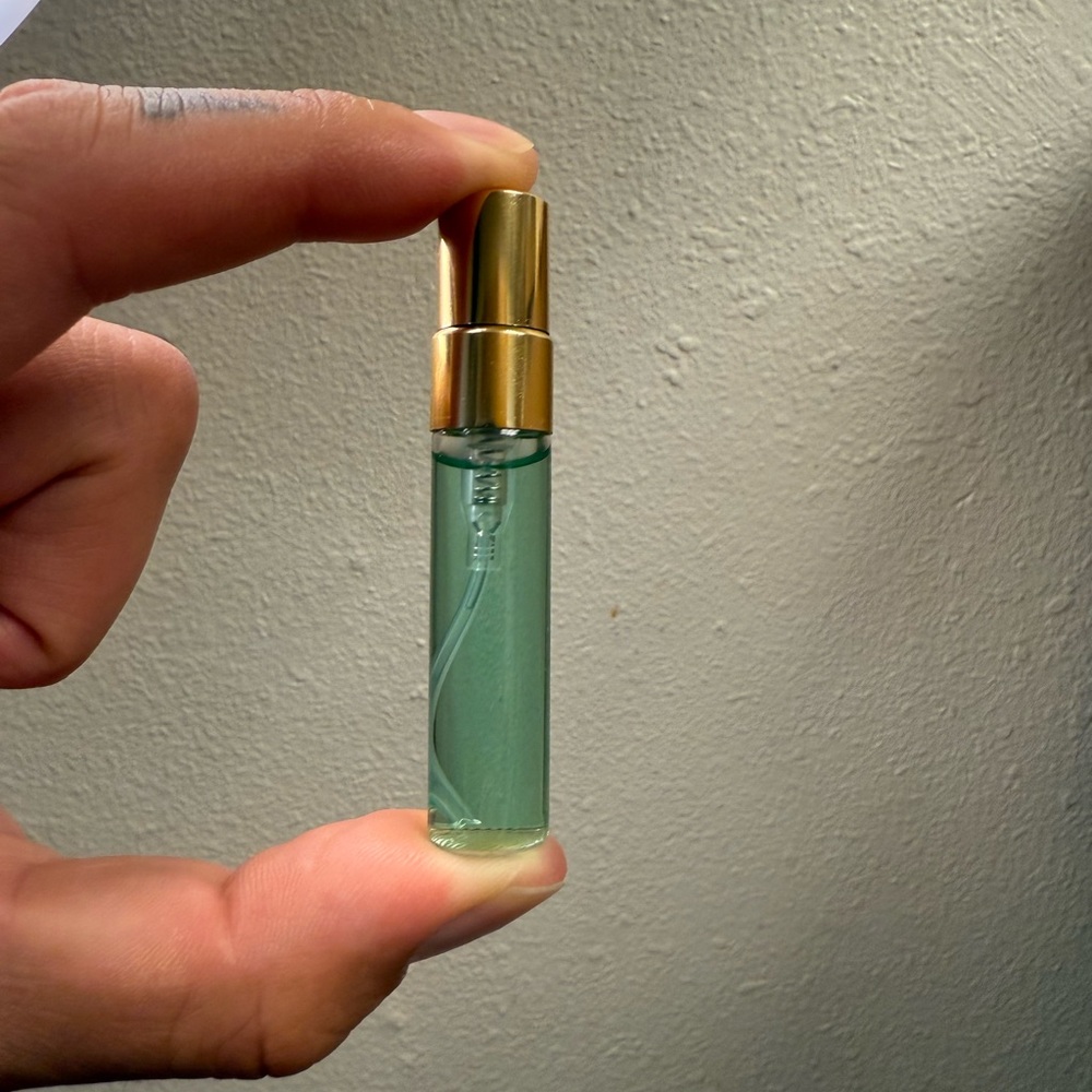 Jean Paul Gaultier "Le Beau" Paradise Garden
(Decanted Sample Only) - Picture 3 of 3